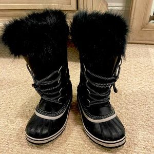 Black Sorel waterproof boots. Size 2